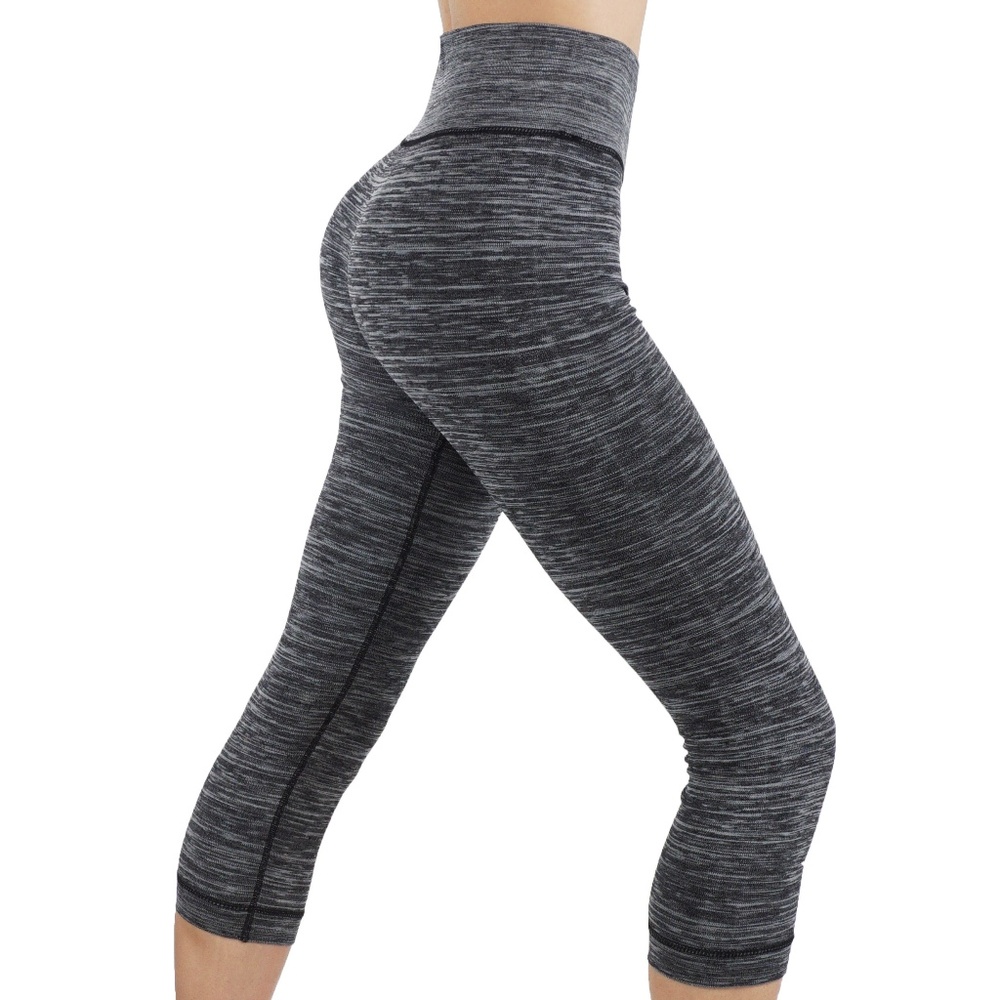 Cute and comfy gray capri leggings